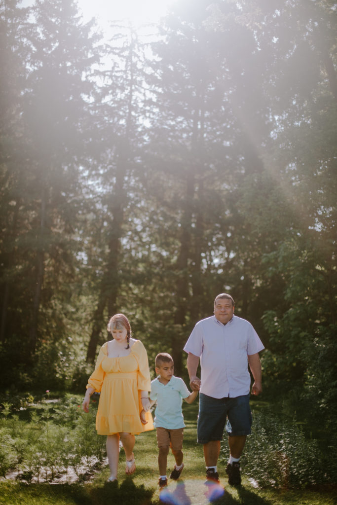 Barnwood Farms family session in Waupaca, WI.